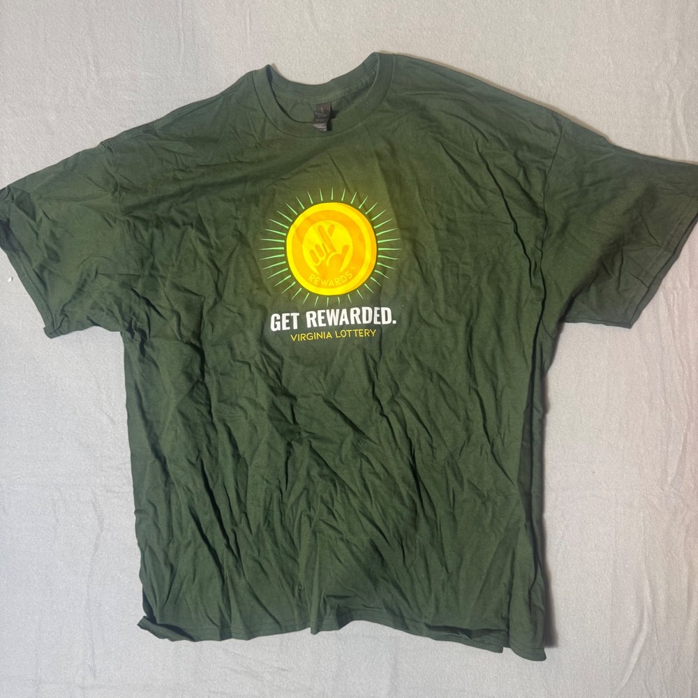 Gildan Mens Virginia Lottery Get Rewarded Graphic T-Shirt Green 2XL